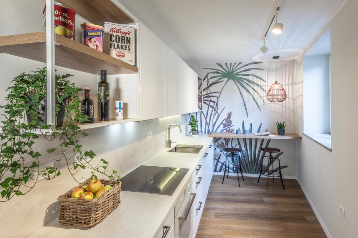Apartment Evita In The Old Center Of Sunny Koper Exterior foto
