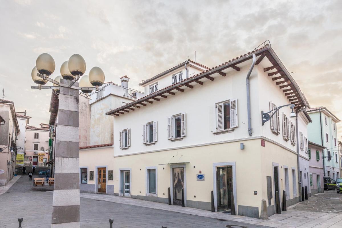 Apartment Evita In The Old Center Of Sunny Koper Exterior foto